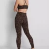 Legginsy sportowe w panterkę z wysokim stanem