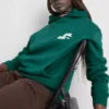 Luźna bluza z kapturem w stylu klubowym
