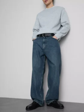 Luźne jeansy o średnim stanie