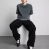 Luźne jeansy o średnim stanie