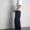 Luźne jeansy o średnim stanie