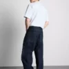 Luźne jeansy o średnim stanie