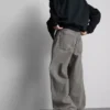 Luźne jeansy o średnim stanie