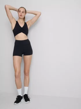 Miękka jak masło sportowa marszczona bluzka typu crop top
