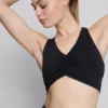 Miękka jak masło sportowa marszczona bluzka typu crop top