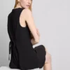 Mini sukienka bez rękawów z dekoltem w serek