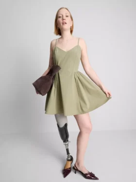 Mini sukienka o konstrukcji gorsetowej