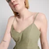 Mini sukienka o konstrukcji gorsetowej