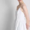 Mini sukienka o konstrukcji gorsetowej