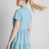 Mini sukienka z krótkim rękawem i warstwowym krojem