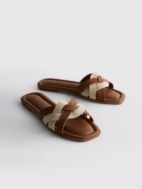 Mule z plecionymi paskami