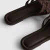 Mule z plecionymi paskami