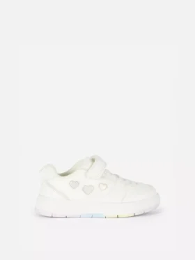 Niskie sneakersy z motywem serca