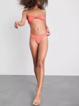 Pasiaste brazylijskie figi bikini