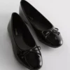 Płaskie Buty z lakierowanej skóry