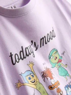 Piżama z nadrukiem postaci z filmu „W głowie się nie mieści” studia Disney Pixar