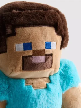 Pluszowa zabawka przedstawiająca Steve’a z gry Minecraft