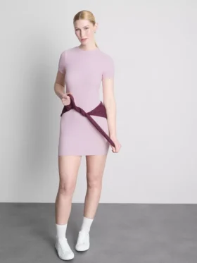 Prążkowana, obcisła mini sukienka typu T-shirt