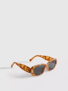 Prostokątne okulary przeciwsłoneczne w stylu „tortoiseshell”