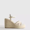 Sandały na koturnie w stylu espadryli