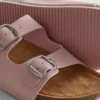 Sandały typu mule z podwójnym paskiem zapinanym na klamrę
