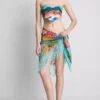 Sarong z frędzlami w tropikalny wzór