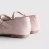 Skórzane płaskie buty marki The Edit