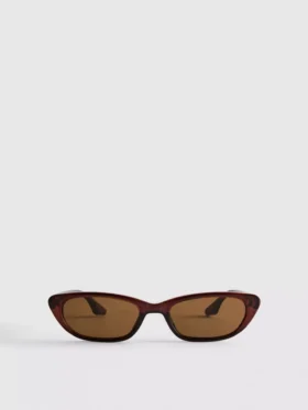 Smukłe okulary przeciwsłoneczne w stylu „cat eye”