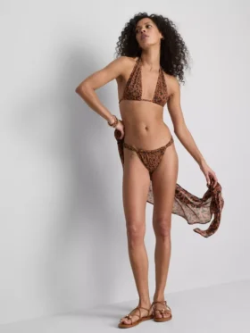 Spodenki bikini Paula Echevarría w panterkę z brokatem