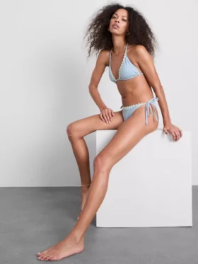 Spodenki bikini w kratkę z wykończeniem w kształcie stokrotek