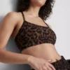 Sportowy top typu crop top z tyłem typu racerback w panterkę