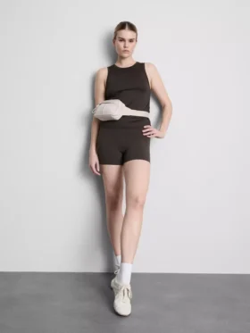 Sportowy top z marszczeniami