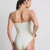 Strój kąpielowy typu bandeau z elementami w kształcie muszelek