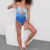 Strój kąpielowy typu bandeau z wycięciami