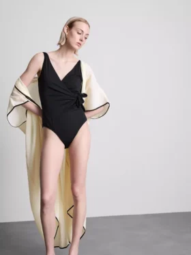 Strój kąpielowy typu wrap z efektem modelującym sylwetkę
