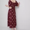 Sukienka midi z bufiastymi rękawami z lnu marki The Edit