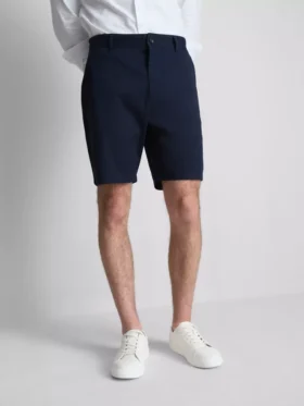 Szorty chino z dużą zawartością bawełny