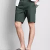 Szorty chino z dużą zawartością bawełny