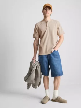 T-shirt typu henley z fakturą