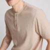 T-shirt typu henley z fakturą