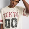 T-shirt z krótkim rękawem i postarzanym nadrukiem z Tokio