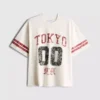 T-shirt z krótkim rękawem i postarzanym nadrukiem z Tokio