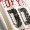 T-shirt z krótkim rękawem i postarzanym nadrukiem z Tokio