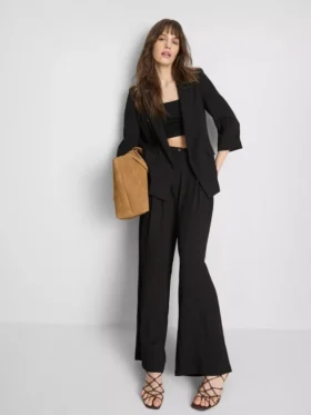 Teksturowana marynarka z klapami z wycięciem