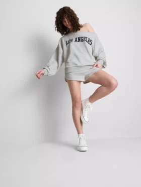 The Primark Scene | bluza z odkrytymi ramionami i napisem