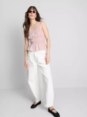 Top bez rękawów z marszczonym dołem w stylu peplum