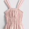 Top bez rękawów z marszczonym dołem w stylu peplum