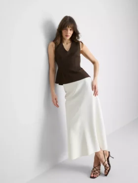 Top bez rękawów z peplum i dekoltem w serek