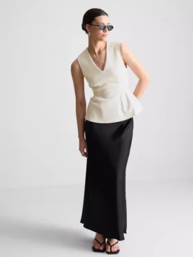 Top bez rękawów z peplum i dekoltem w serek