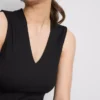Top bez rękawów z peplum i dekoltem w serek